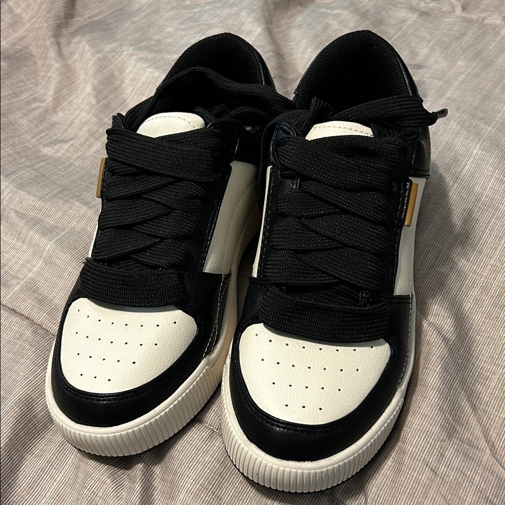 Dr. Scholl's Black and Cream Shoes